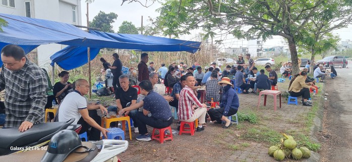 Bị cáo Đỗ Hữu Ca ra tòa cùng 12 bị cáo- Ảnh 8. Bị cáo Đỗ Hữu Ca ra tòa cùng 12 bị cáo- Ảnh 8.