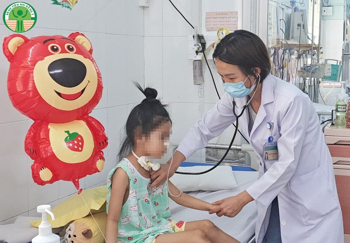 60 ngày cứu bé gái ngộ độc botulinum- Ảnh 1. 60 ngày cứu bé gái ngộ độc botulinum- Ảnh 1.