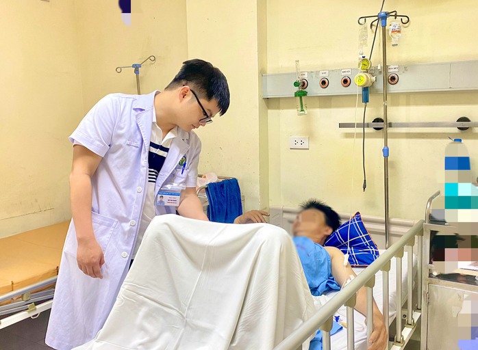 Người đàn ông bị máy cưa chém suýt đứt "của quý"- Ảnh 1. Người đàn ông bị máy cưa chém suýt đứt "của quý"- Ảnh 1.