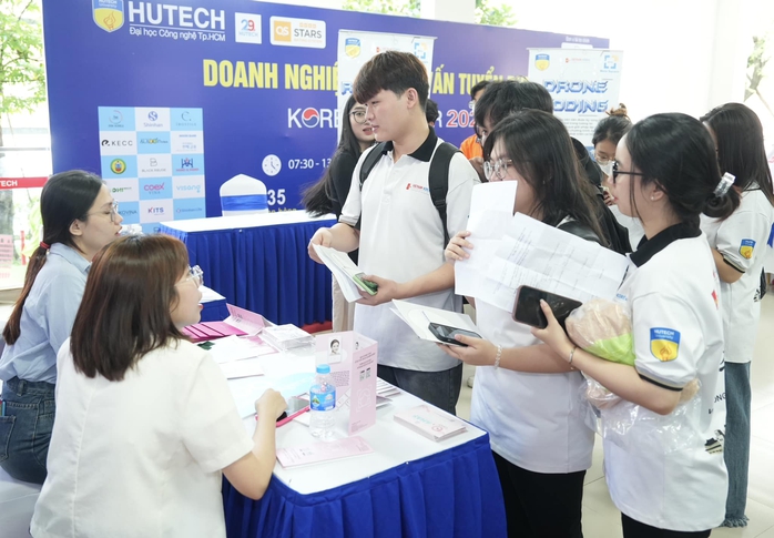 32 doanh nghiệp lớn của Hàn Quốc tuyển sinh viên Việt Nam- Ảnh 1. 32 doanh nghiệp lớn của Hàn Quốc tuyển sinh viên Việt Nam- Ảnh 1.
