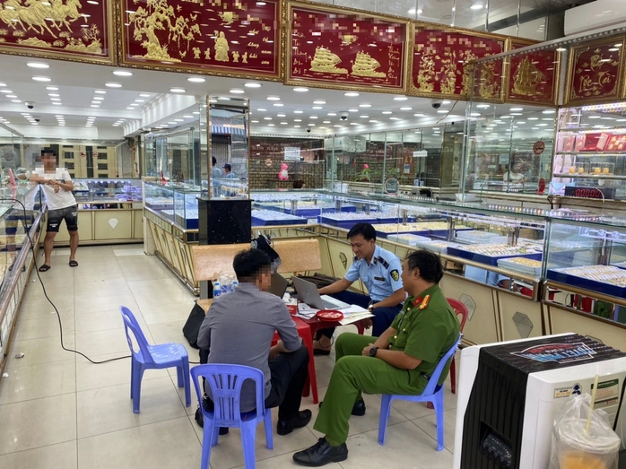 Hàng loạt điểm kinh doanh vàng không rõ nguồn gốc- Ảnh 1. Hàng loạt điểm kinh doanh vàng không rõ nguồn gốc- Ảnh 1.