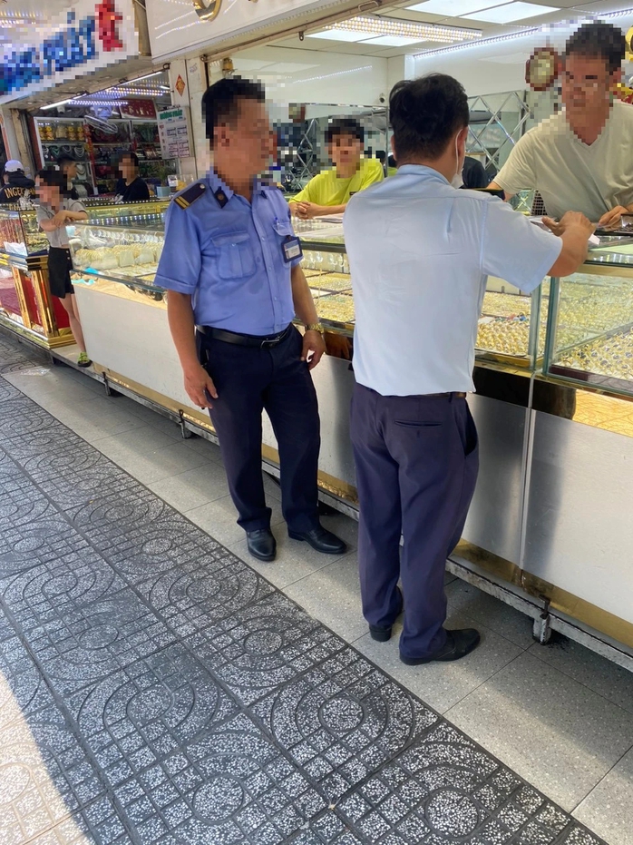 Hàng loạt điểm kinh doanh vàng không rõ nguồn gốc- Ảnh 2. Hàng loạt điểm kinh doanh vàng không rõ nguồn gốc- Ảnh 2.