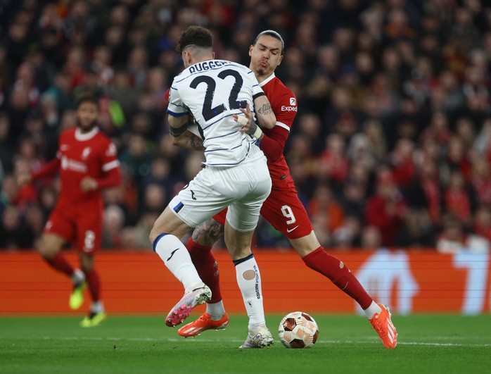 Liverpool thua sốc Atalanta, bóng đá Anh choáng váng với Europa League- Ảnh 1.