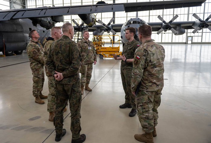 "Quân tinh nhuệ NATO đến Ukraine" sau cảnh báo rắn của Nga- Ảnh 2. "Quân tinh nhuệ NATO đến Ukraine" sau cảnh báo rắn của Nga- Ảnh 2.