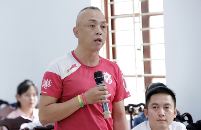 Các runner quan tâm đến công tác chuẫn bị của giải Các runner quan tâm đến công tác chuẫn bị của giải