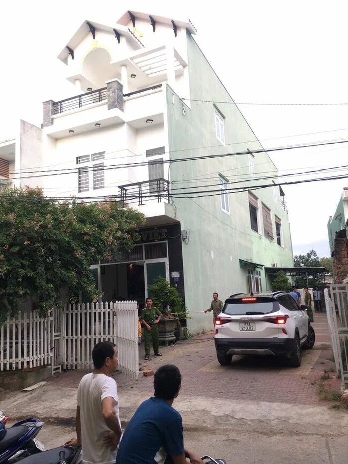 Ghen tuông, người phụ nữ ra chợ mua 2 con dao về đâm chết chồng cũ- Ảnh 2. Ghen tuông, người phụ nữ ra chợ mua 2 con dao về đâm chết chồng cũ- Ảnh 2.