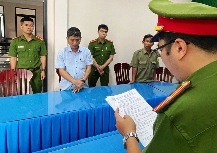 Bắt phó trưởng Ban Quản lý Khu Kinh tế Dung Quất - Các KCN Quảng Ngãi và thuộc cấp- Ảnh 1. Bắt phó trưởng Ban Quản lý Khu Kinh tế Dung Quất - Các KCN Quảng Ngãi và thuộc cấp- Ảnh 1.