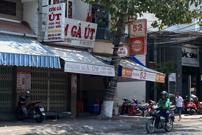 Nhiều quán cơm gà ở Nha Trang đóng cửa, tiểu thương mong "minh oan" cho thịt gà- Ảnh 1. Nhiều quán cơm gà ở Nha Trang đóng cửa, tiểu thương mong "minh oan" cho thịt gà- Ảnh 1.