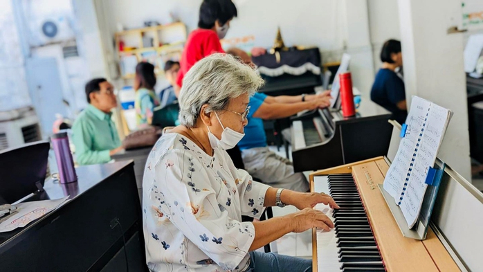 Dạy piano miễn phí cho người cao tuổi- Ảnh 3. Dạy piano miễn phí cho người cao tuổi- Ảnh 3.