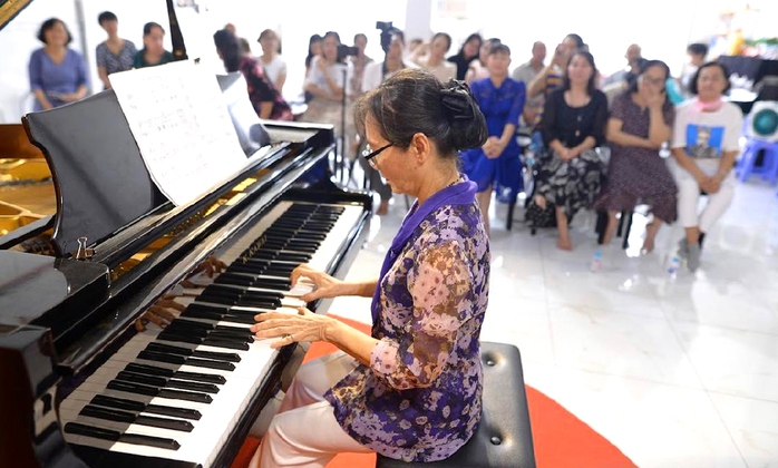 Dạy piano miễn phí cho người cao tuổi- Ảnh 2. Dạy piano miễn phí cho người cao tuổi- Ảnh 2.