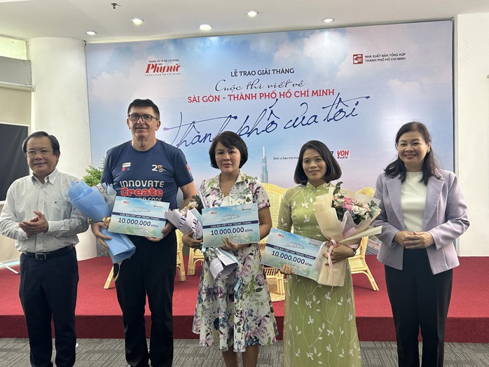Báo Phụ Nữ TP HCM trao giải Cuộc thi viết “Thành phố của tôi”- Ảnh 1. Báo Phụ Nữ TP HCM trao giải Cuộc thi viết “Thành phố của tôi”- Ảnh 1.