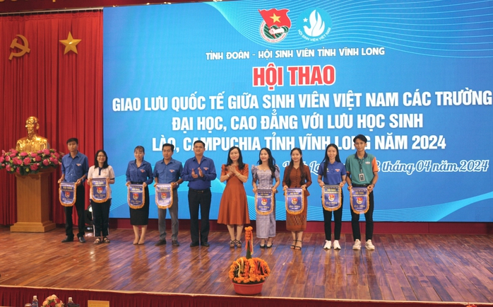 Trường ĐH Cửu Long tổ chức Tết cho lưu học sinh- Ảnh 5. Trường ĐH Cửu Long tổ chức Tết cho lưu học sinh- Ảnh 5.