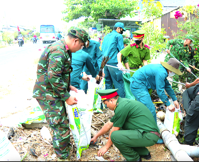 Sóc Trăng làm lễ xuất quân thực hiện hoạt động đặc biệt - Ảnh 2. Sóc Trăng làm lễ xuất quân thực hiện hoạt động đặc biệt - Ảnh 2.