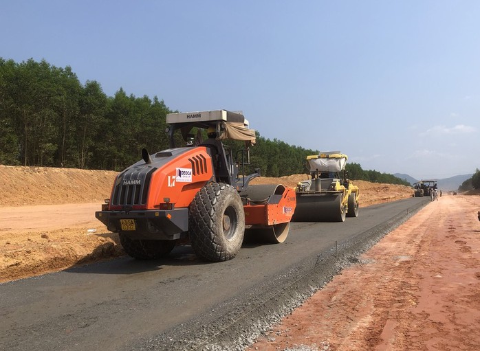 Khẩn trương thông hầm dài nhất trên tuyến cao tốc Bắc - Nam- Ảnh 1. Khẩn trương thông hầm dài nhất trên tuyến cao tốc Bắc - Nam- Ảnh 1.