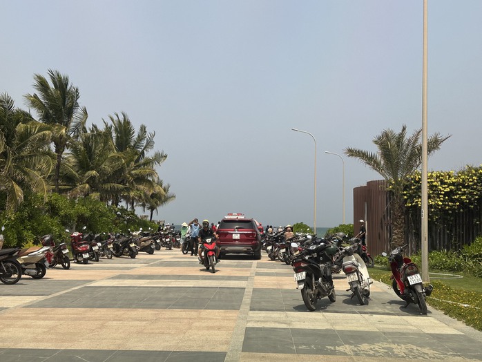 Hai anh em sinh đôi cùng mất tích khi tắm biển- Ảnh 2. Hai anh em sinh đôi cùng mất tích khi tắm biển- Ảnh 2.