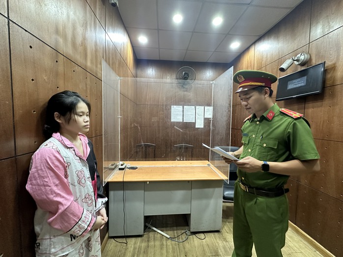 Vụ cô gái bắt cóc hai bé gái ở phố đi bộ Nguyễn Huệ: Khởi tố thêm tội danh- Ảnh 1. Vụ cô gái bắt cóc hai bé gái ở phố đi bộ Nguyễn Huệ: Khởi tố thêm tội danh- Ảnh 1.