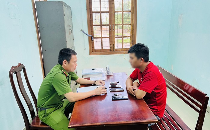 Bắt giữ thanh niên 31 tuổi chém bạn nhậu suýt chết- Ảnh 2. Bắt giữ thanh niên 31 tuổi chém bạn nhậu suýt chết- Ảnh 2.