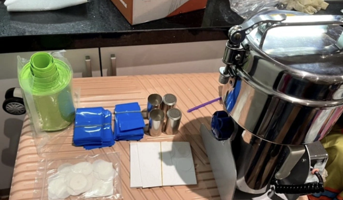 Công an TP HCM phá đường dây vận chuyển 184 bánh heroin- Ảnh 2. Công an TP HCM phá đường dây vận chuyển 184 bánh heroin- Ảnh 2.