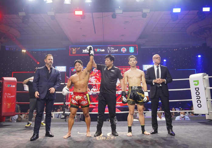 Kim Joon Hwa thắng trong 40 giây Kim Joon Hwa thắng trong 40 giây