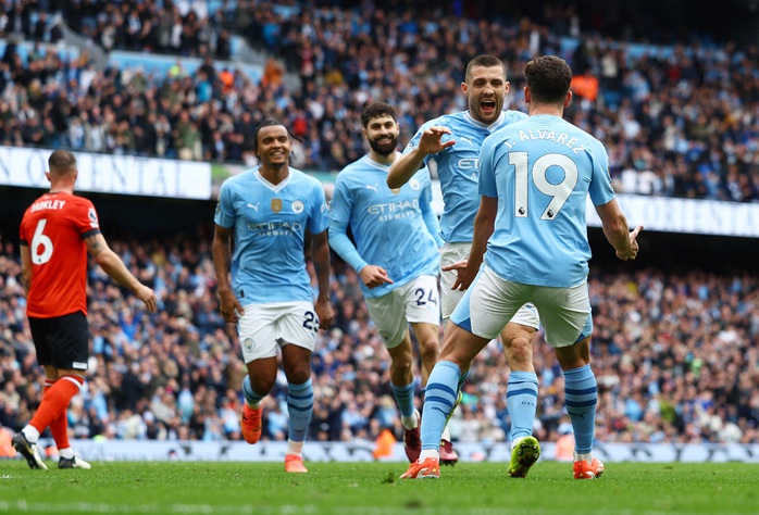Man City chiếm ngôi đầu, Man United bị hất văng Top 6- Ảnh 4. Man City chiếm ngôi đầu, Man United bị hất văng Top 6- Ảnh 4.
