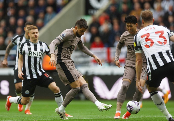 Thua thảm Newcastle, Tottenham văng khỏi Top 4 Ngoại hạng- Ảnh 1. Thua thảm Newcastle, Tottenham văng khỏi Top 4 Ngoại hạng- Ảnh 1.
