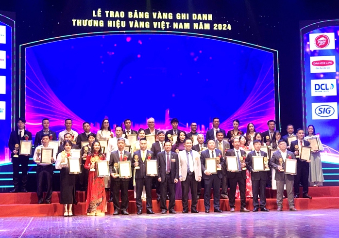Trường ĐH Cửu Long nhận giải thưởng tốp 20 “Thương hiệu vàng”- Ảnh 2. Trường ĐH Cửu Long nhận giải thưởng tốp 20 “Thương hiệu vàng”- Ảnh 2.