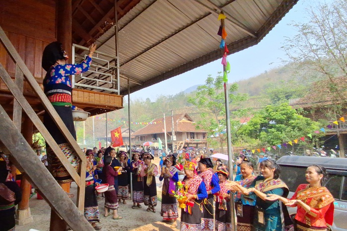 Video: Đặc sắc Tết té nước của dân tộc Lào ở Điện Biên- Ảnh 2. Video: Đặc sắc Tết té nước của dân tộc Lào ở Điện Biên- Ảnh 2.