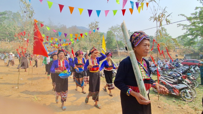 Video: Đặc sắc Tết té nước của dân tộc Lào ở Điện Biên- Ảnh 7. Video: Đặc sắc Tết té nước của dân tộc Lào ở Điện Biên- Ảnh 7.