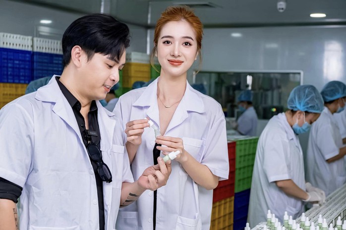 Ca sĩ Hồ Quang Hiếu rời ghế chủ tịch công ty mỹ phẩm vì quá khó khăn- Ảnh 1. Ca sĩ Hồ Quang Hiếu rời ghế chủ tịch công ty mỹ phẩm vì quá khó khăn- Ảnh 1.