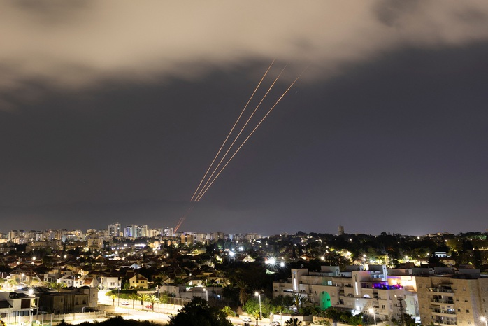 Phần lớn tên lửa và UAV của Iran bị Israel và đồng minh bắn hạ trước khi đến được Israel. Ảnh: Reuters Phần lớn tên lửa và UAV của Iran bị Israel và đồng minh bắn hạ trước khi đến được Israel. Ảnh: Reuters