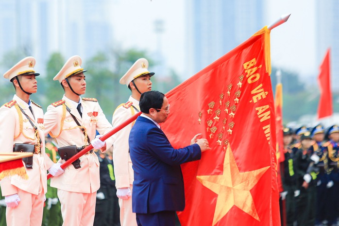 Lực lượng Cảnh sát Cơ động đón nhận danh hiệu Anh hùng lực lượng vũ trang nhân dân- Ảnh 2. Lực lượng Cảnh sát Cơ động đón nhận danh hiệu Anh hùng lực lượng vũ trang nhân dân- Ảnh 2.