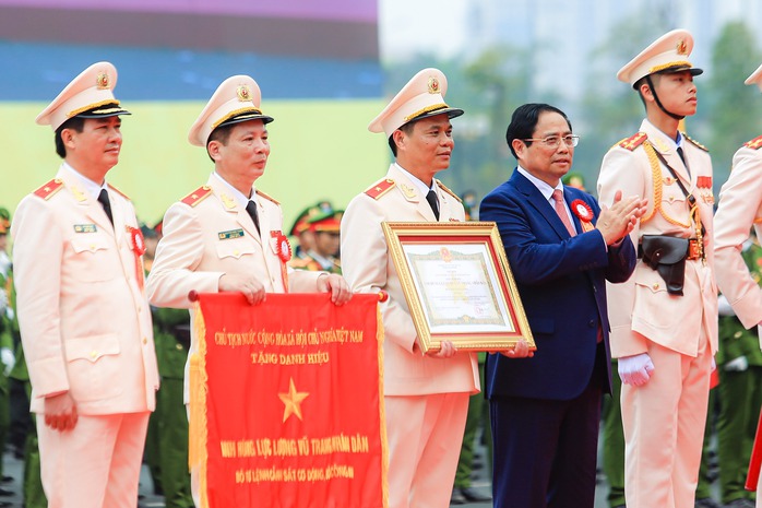 Lực lượng Cảnh sát Cơ động đón nhận danh hiệu Anh hùng lực lượng vũ trang nhân dân- Ảnh 3. Lực lượng Cảnh sát Cơ động đón nhận danh hiệu Anh hùng lực lượng vũ trang nhân dân- Ảnh 3.