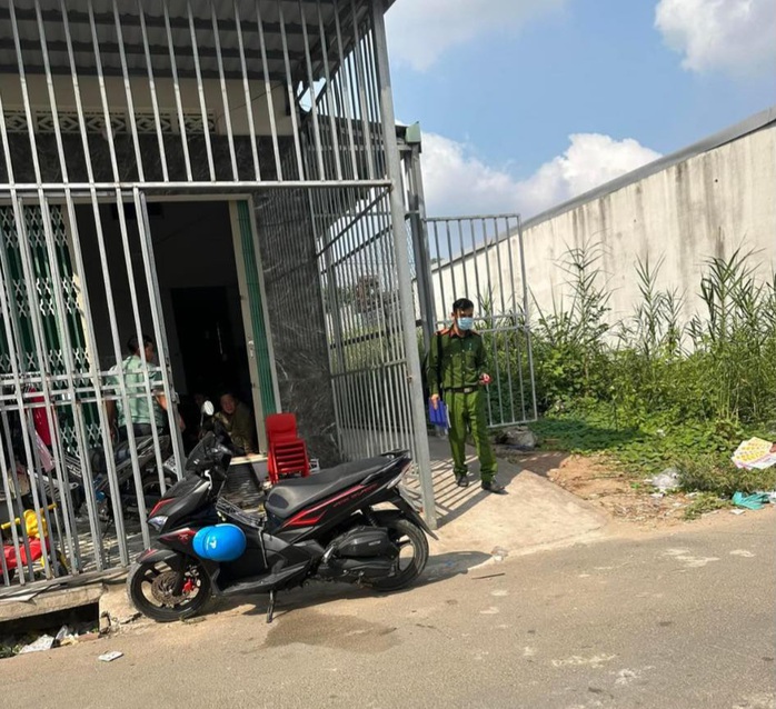 Cô gái quê Quảng Ngãi bị siết cổ chết tại phòng trọ ở Long An- Ảnh 1. Cô gái quê Quảng Ngãi bị siết cổ chết tại phòng trọ ở Long An- Ảnh 1.