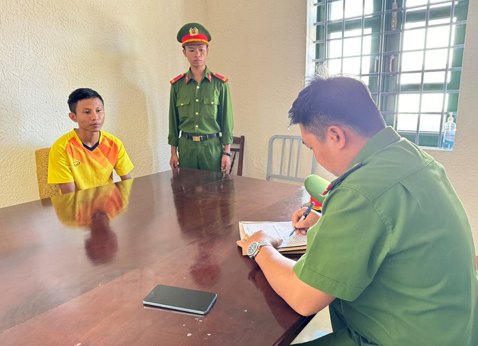 Công an chốt chặn các ngả đường, bắt nghi phạm cướp giật tài sản- Ảnh 1. Công an chốt chặn các ngả đường, bắt nghi phạm cướp giật tài sản- Ảnh 1.