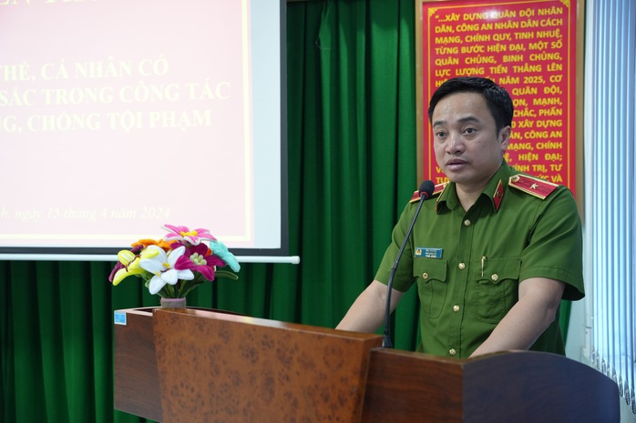 Công an TP HCM khen thưởng 4 tập thể, 2 cá nhân tham gia khám phá 2 vụ án- Ảnh 1. Công an TP HCM khen thưởng 4 tập thể, 2 cá nhân tham gia khám phá 2 vụ án- Ảnh 1.