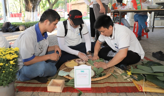 Một doanh nghiệp mời công nhân cũ trở lại với nhiều ưu đãi
- Ảnh 1. Một doanh nghiệp mời công nhân cũ trở lại với nhiều ưu đãi
- Ảnh 1.
