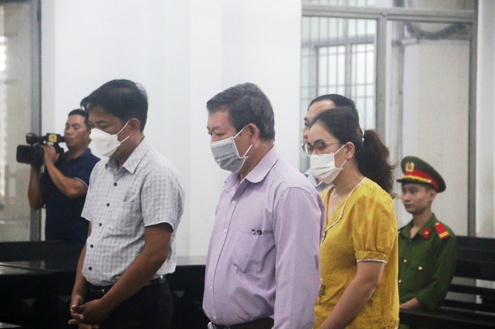 Cựu giám đốc CDC Khánh Hòa lãnh 3 năm 6 tháng tù- Ảnh 3. Cựu giám đốc CDC Khánh Hòa lãnh 3 năm 6 tháng tù- Ảnh 3.