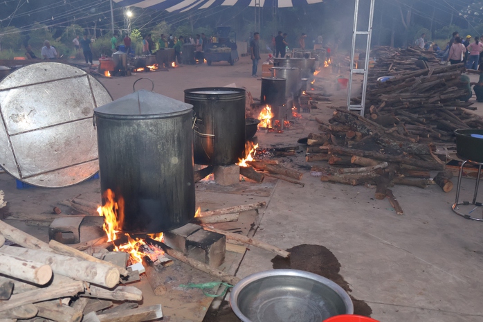 Rộn ràng tranh tài gói - nấu bánh chưng dâng cúng Quốc Tổ Hùng Vương- Ảnh 5. Rộn ràng tranh tài gói - nấu bánh chưng dâng cúng Quốc Tổ Hùng Vương- Ảnh 5.