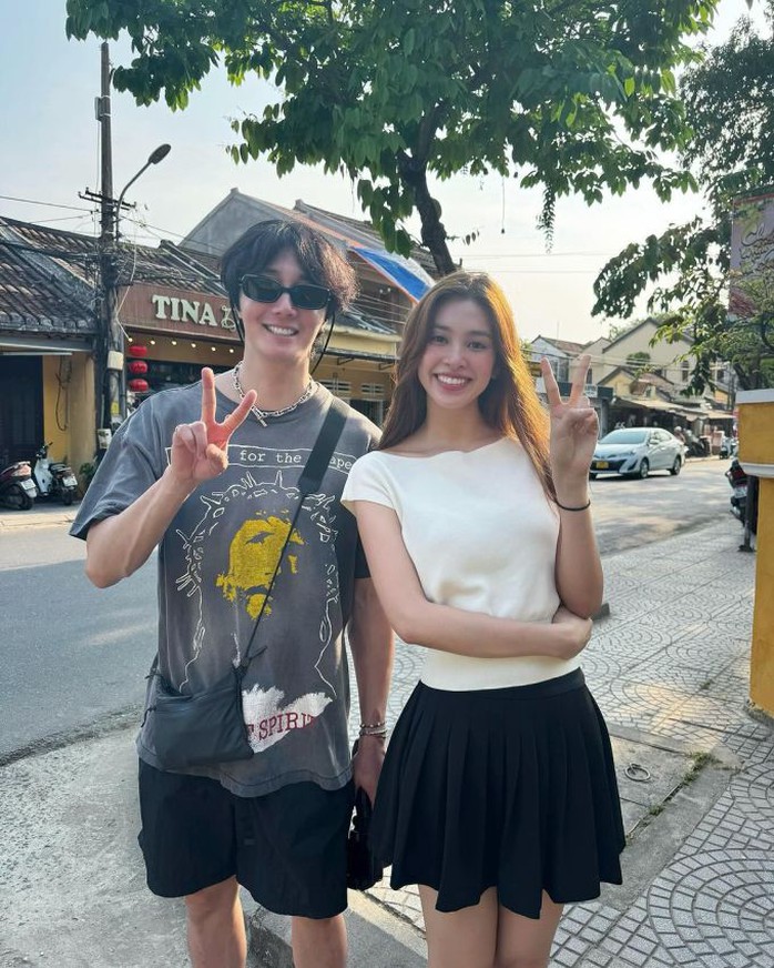 Loạt mỹ nam, mỹ nữ Hoa - Hàn du lịch Việt- Ảnh 5. Loạt mỹ nam, mỹ nữ Hoa - Hàn du lịch Việt- Ảnh 5.