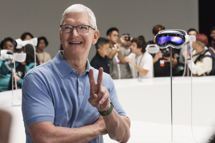 CEO Apple Tim Cook đến Việt Nam bằng máy bay riêng- Ảnh 1. CEO Apple Tim Cook đến Việt Nam bằng máy bay riêng- Ảnh 1.