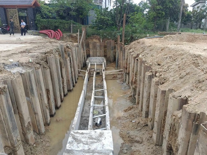 Phát hiện nam thanh niên tử vong dưới hố công trình dự án ngàn tỉ đồng- Ảnh 1. Phát hiện nam thanh niên tử vong dưới hố công trình dự án ngàn tỉ đồng- Ảnh 1.