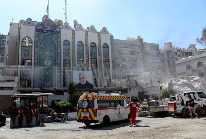 Hiện trường vụ không kích hôm 1-4 vào Đại sứ quán Iran ở Damacus - Syria. Ảnh: Reuters Hiện trường vụ không kích hôm 1-4 vào Đại sứ quán Iran ở Damacus - Syria. Ảnh: Reuters