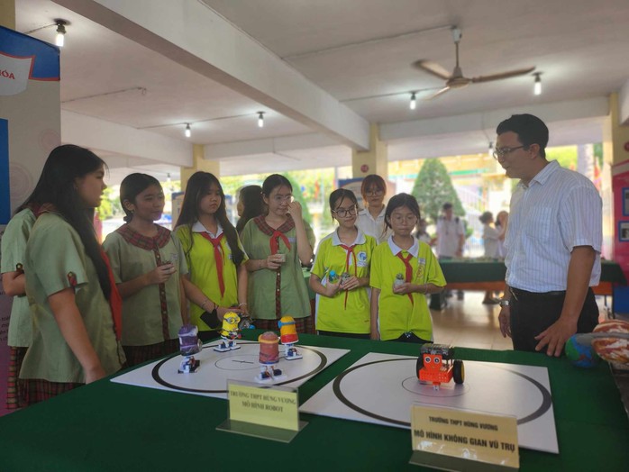 TP HCM quy định gì về chương trình ngoài giờ chính khóa trong năm học mới?- Ảnh 1. TP HCM quy định gì về chương trình ngoài giờ chính khóa trong năm học mới?- Ảnh 1.