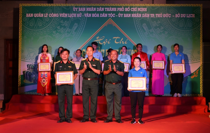 TP HCM: Thi gói, nấu bánh chưng dâng Vua Hùng- Ảnh 6.
