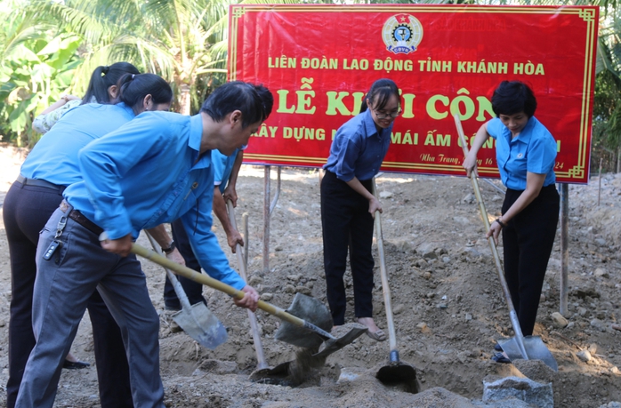 Khởi công xây dựng Mái ấm Công đoàn ở Khánh Hòa
- Ảnh 5. Khởi công xây dựng Mái ấm Công đoàn ở Khánh Hòa
- Ảnh 5.