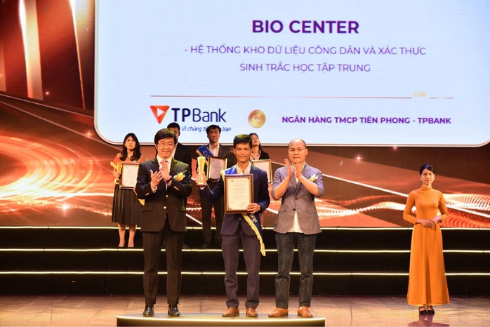 TPBank lập “hat-trick” giải thưởng tại Lễ vinh danh và trao giải thưởng Sao Khuê 2024- Ảnh 2.