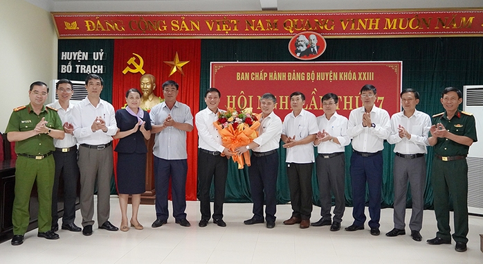 Bầu 2 Bí thư huyện và bổ nhiệm Chánh Văn phòng Tỉnh ủy Quảng Bình- Ảnh 1. Bầu 2 Bí thư huyện và bổ nhiệm Chánh Văn phòng Tỉnh ủy Quảng Bình- Ảnh 1.