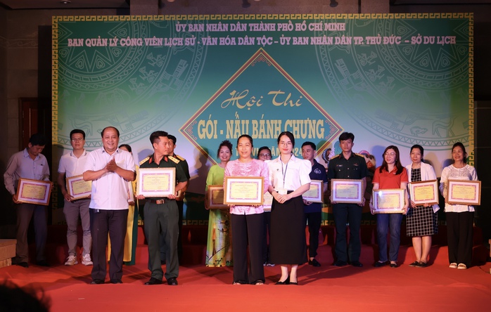 TP HCM: Thi gói, nấu bánh chưng dâng Vua Hùng- Ảnh 4.