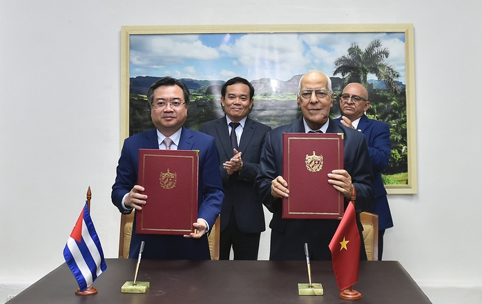 Phó Thủ tướng Trần Lưu Quang hội kiến với Thủ tướng Cuba- Ảnh 3. Phó Thủ tướng Trần Lưu Quang hội kiến với Thủ tướng Cuba- Ảnh 3.