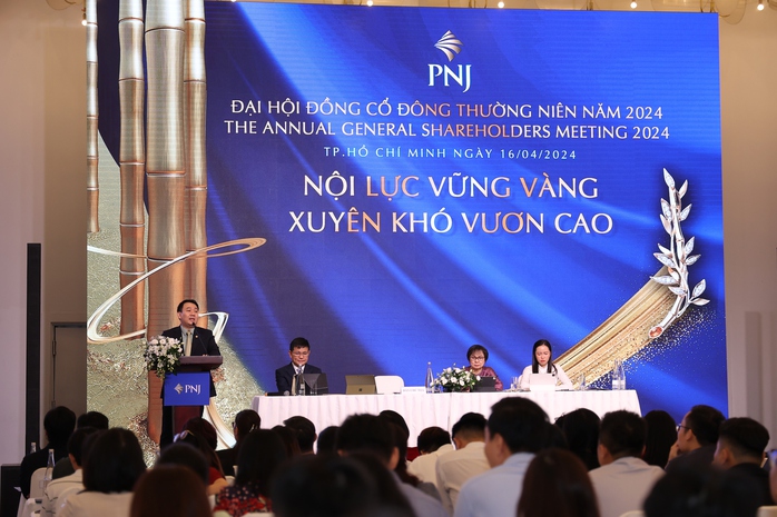 "Đại gia" vàng trang sức Phú Nhuận nói gì về việc giá vàng tăng phi mã? - Ảnh 1. "Đại gia" vàng trang sức Phú Nhuận nói gì về việc giá vàng tăng phi mã? - Ảnh 1.